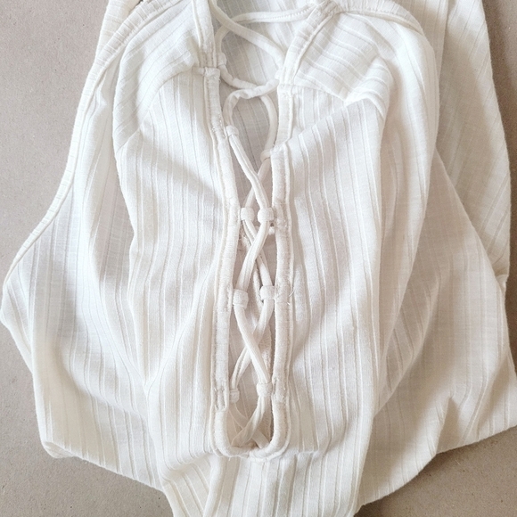 Jessica Simpson Laced Sleeves Open Back Top Size Small - Picture 8 of 14